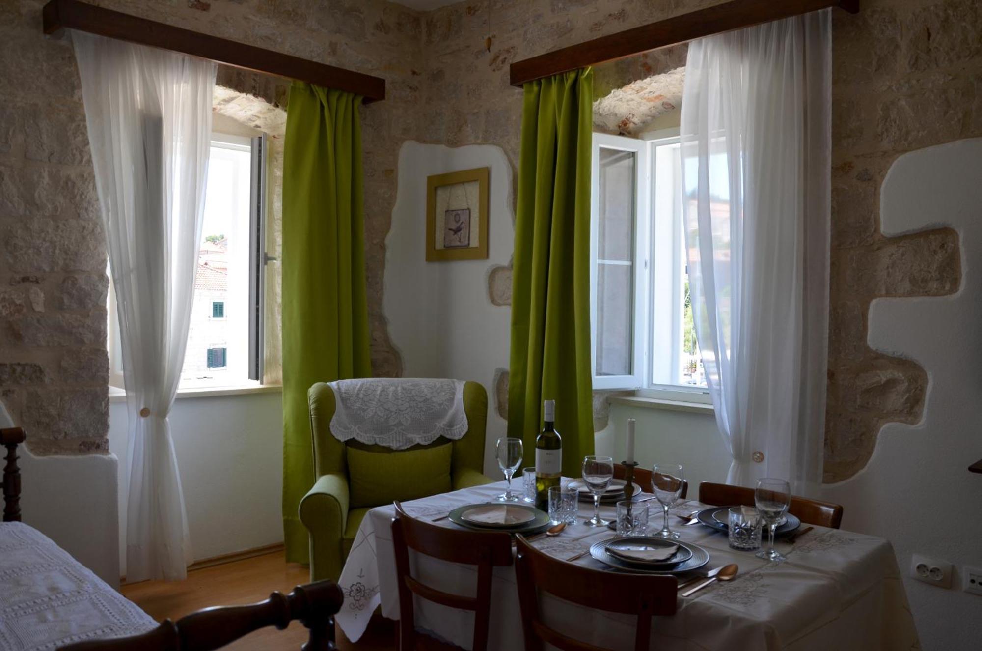 Castel Nonna Franka Διαμέρισμα Sutivan Εξωτερικό φωτογραφία